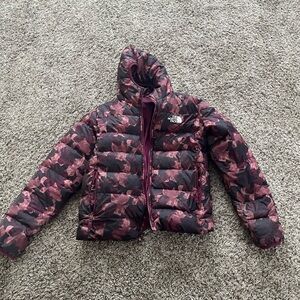 The North Face Women's Puffer Jacket - Black and Pink Camo